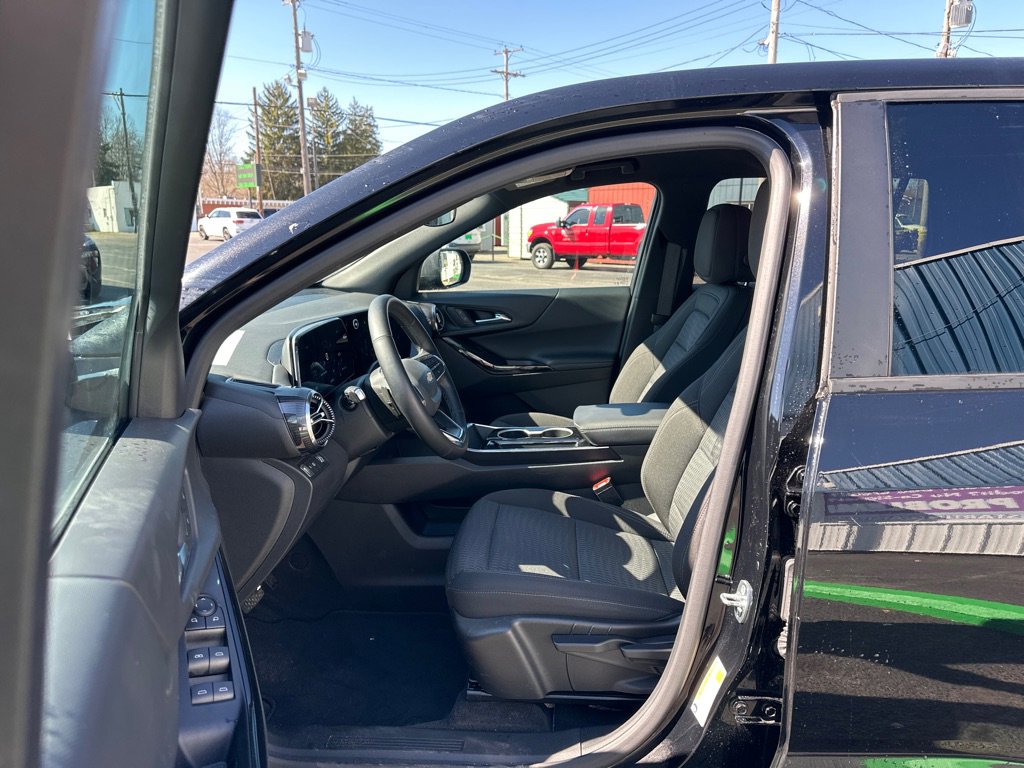 Used 2025 Chevrolet Equinox LT image 9