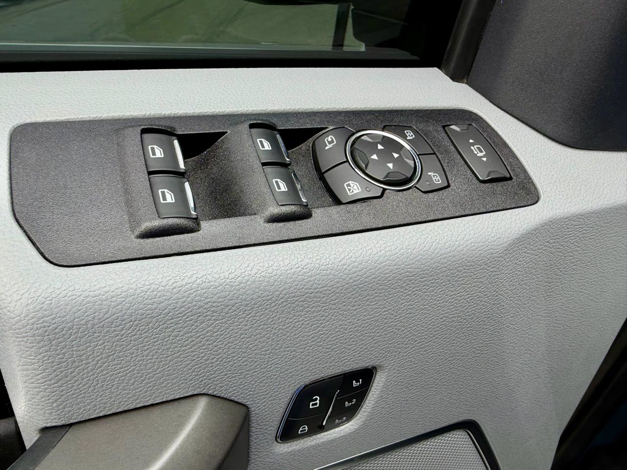 Used 2022 Ford F350 Limited image 19