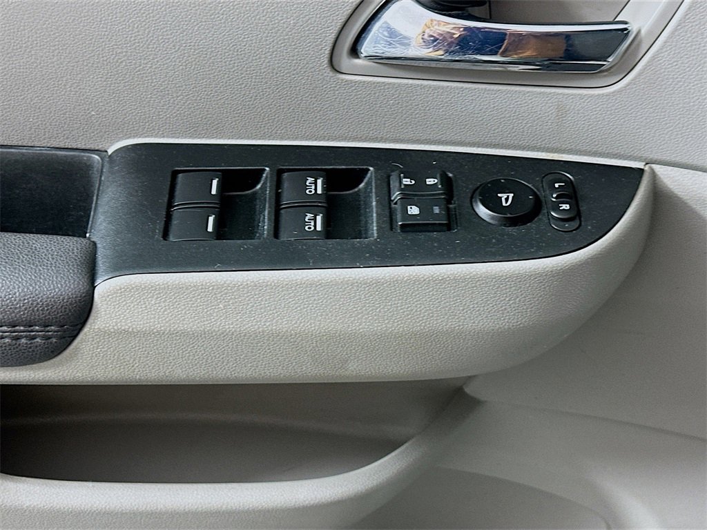 Used 2016 Honda Odyssey LX image 17