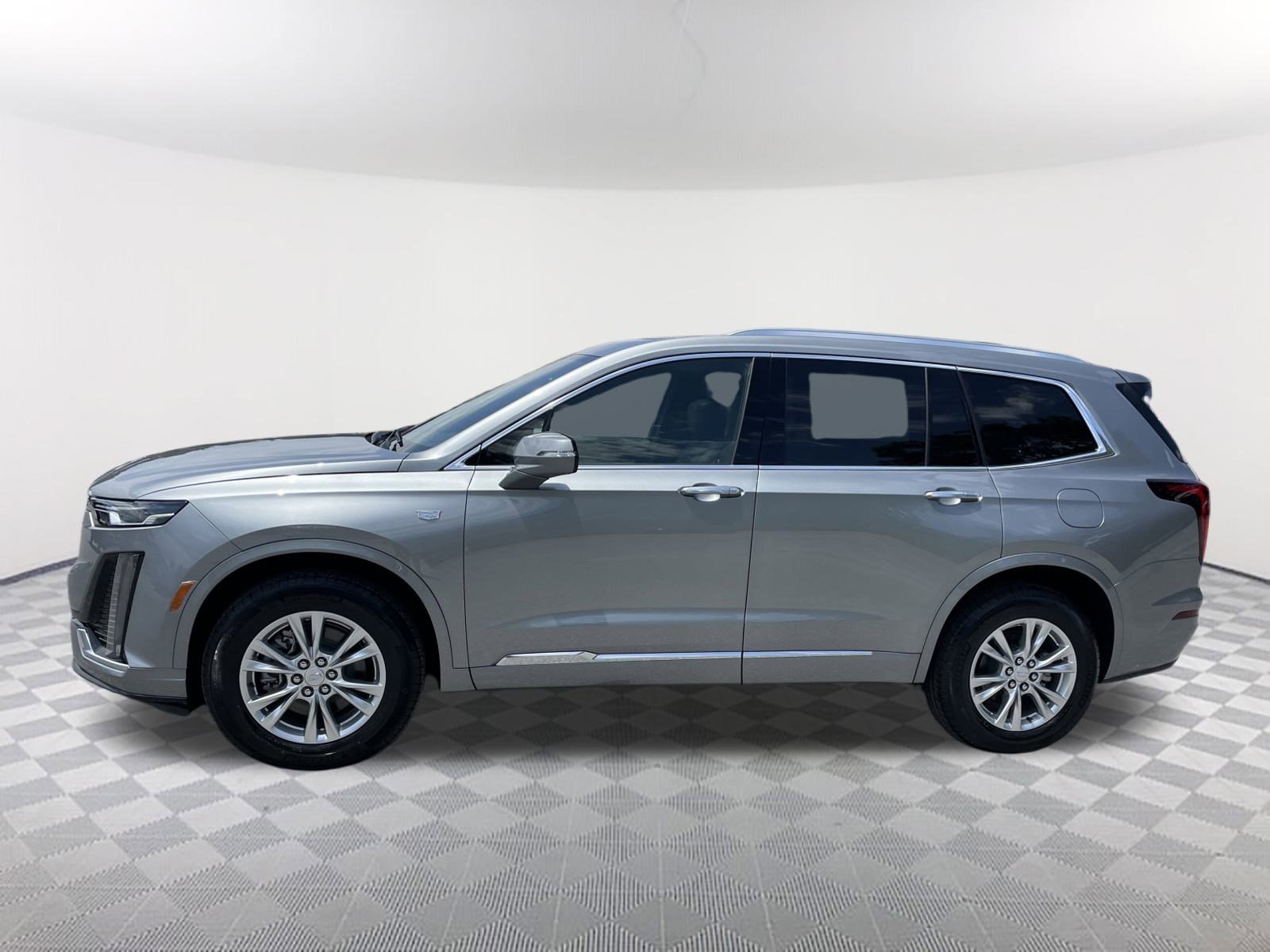 New 2025 Cadillac XT6 Luxury image 2