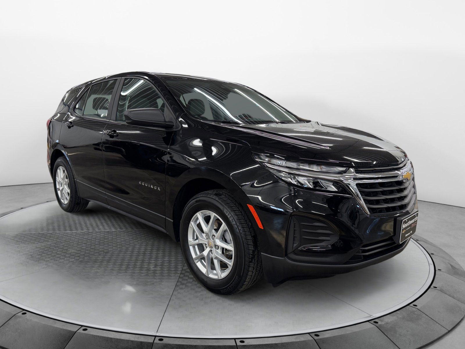 Used 2024 Chevrolet Equinox LS image 4