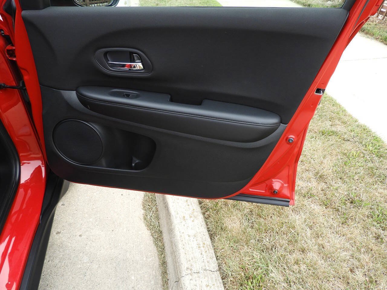 Used 2018 Honda HR-V LX image 34