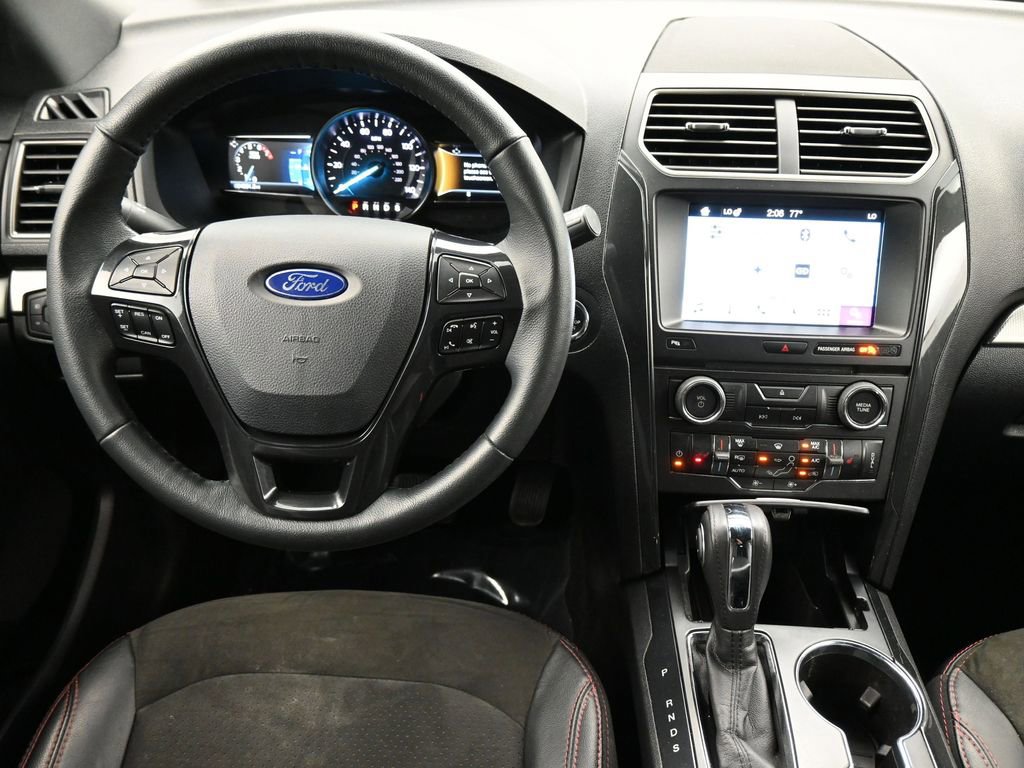 Used 2018 Ford Explorer XLT w/ Equipment Group 202A image 4