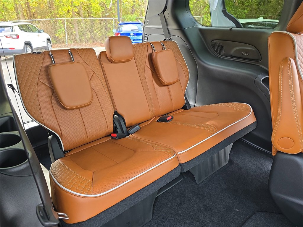 New 2026 Chrysler Pacifica Pinnacle w/ Trailer Tow Group image 13