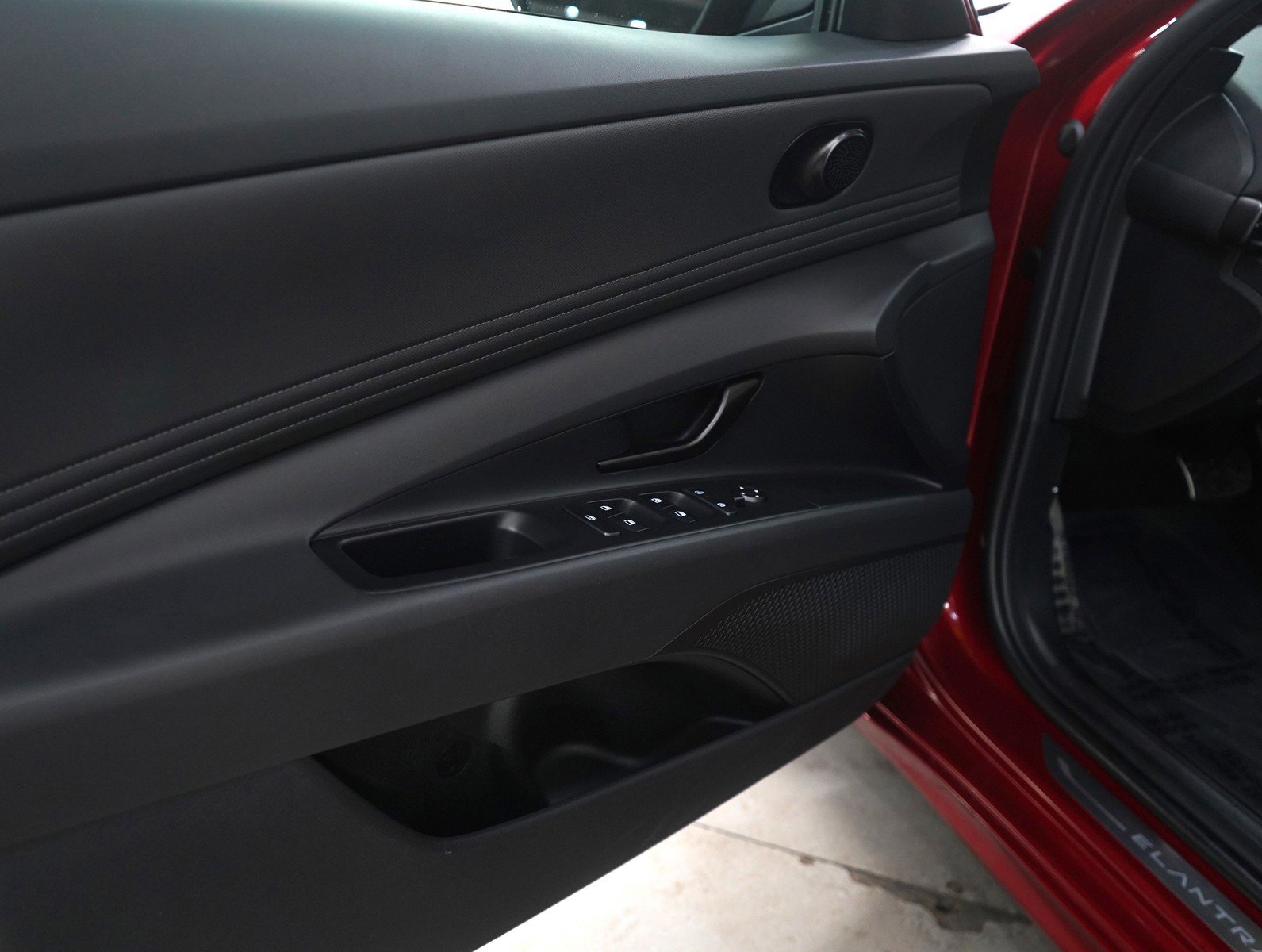 Certified 2025 Hyundai Elantra Sport image 24