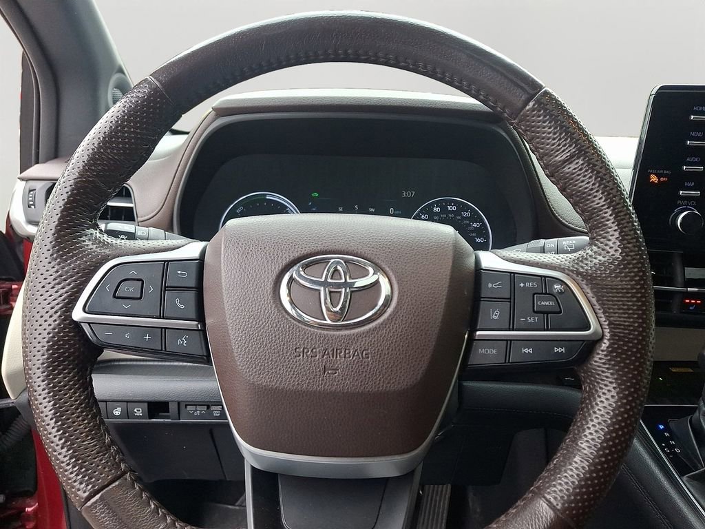 Used 2022 Toyota Sienna Platinum image 21