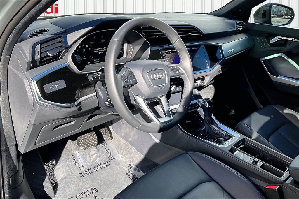 Certified 2025 Audi Q3 2.0T Premium w/ Convenience Package image 17