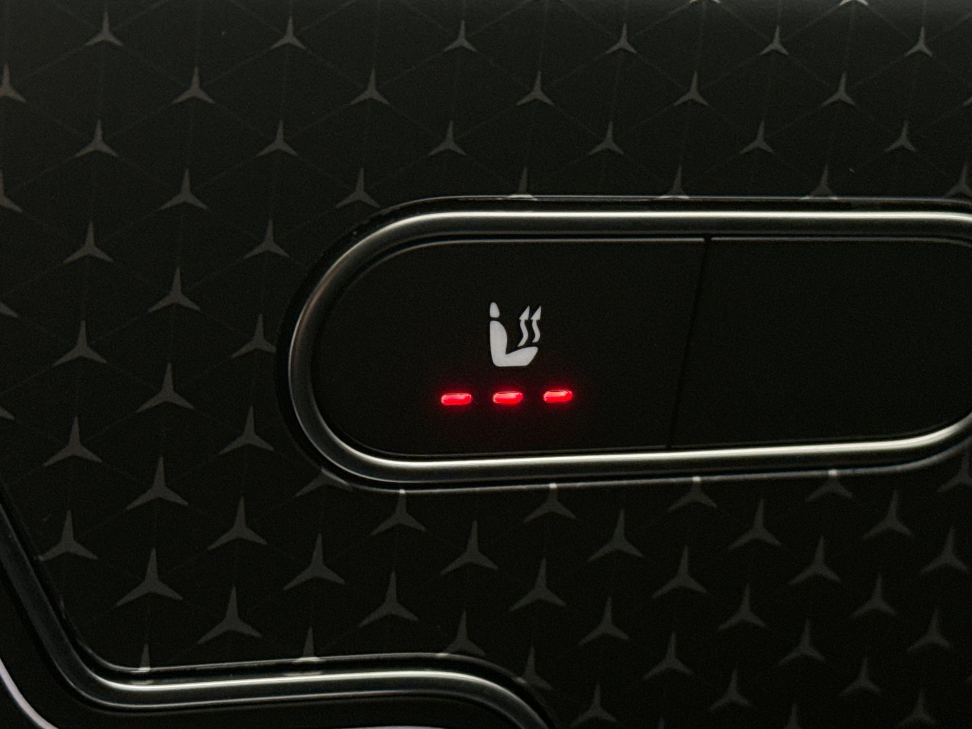 Used 2025 Mercedes-Benz GLA 250 4MATIC w/ AMG Night Package image 20