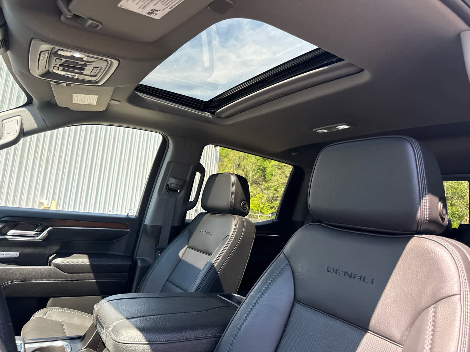 Used 2024 GMC Sierra 1500 Denali w/ Denali Reserve Package AWD/4WD image 16