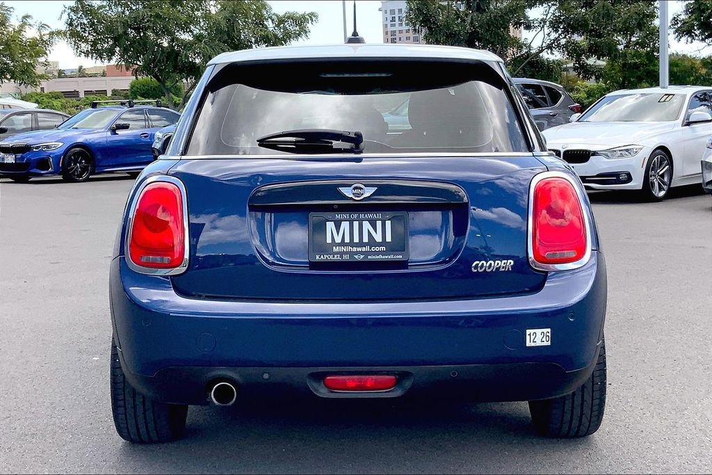 Used 2018 MINI Cooper 4-Door Hardtop image 4
