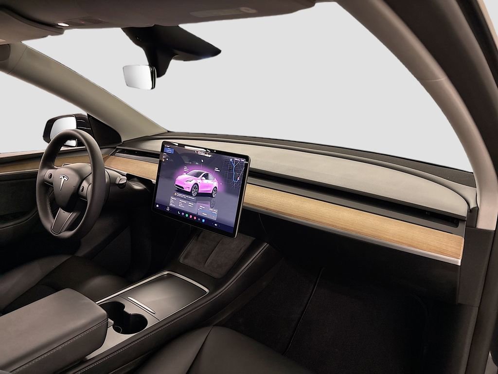Used 2024 Tesla Model Y 2WD image 13