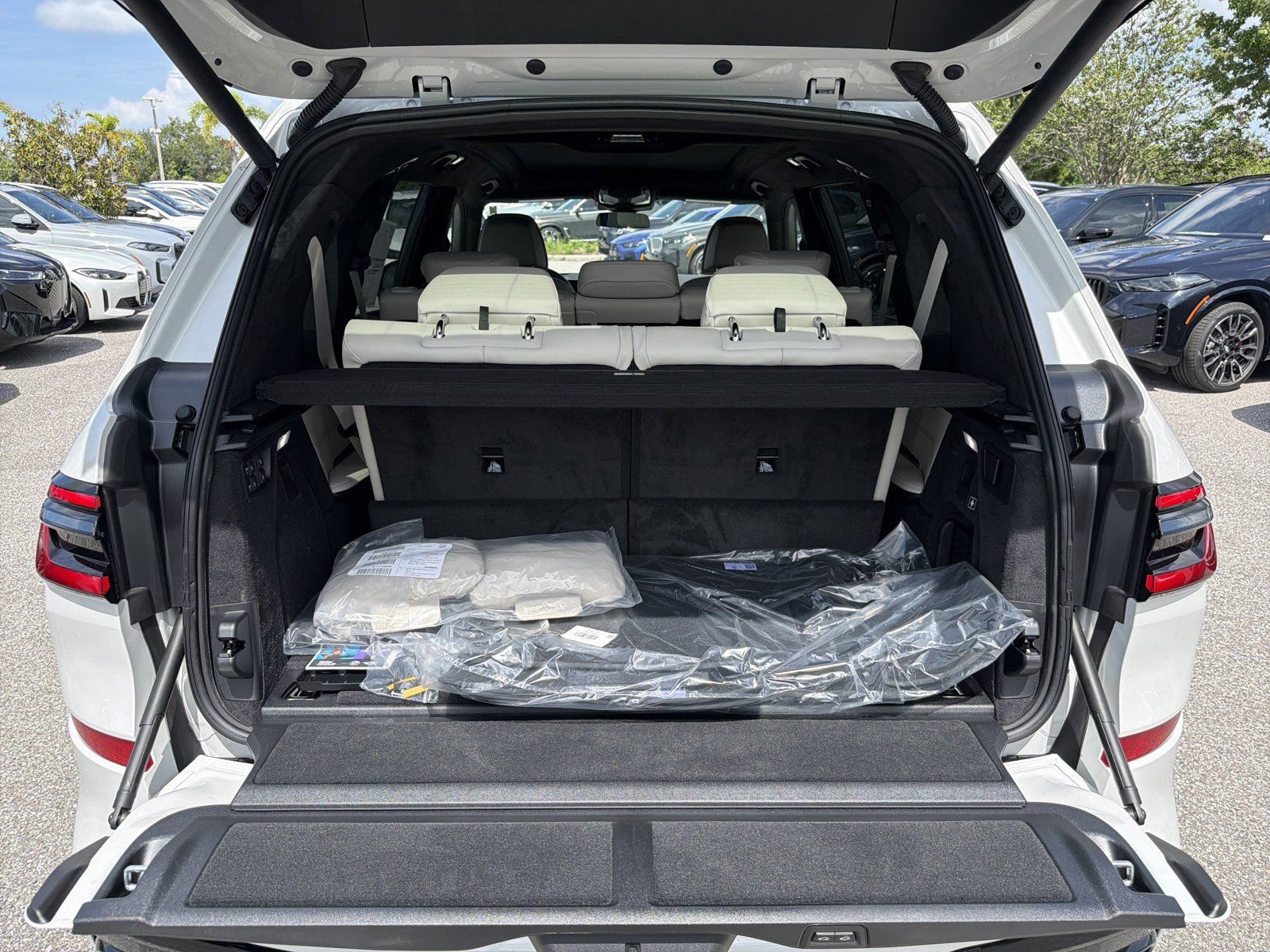 New 2027 BMW X7 M60i AWD/4WD image 11