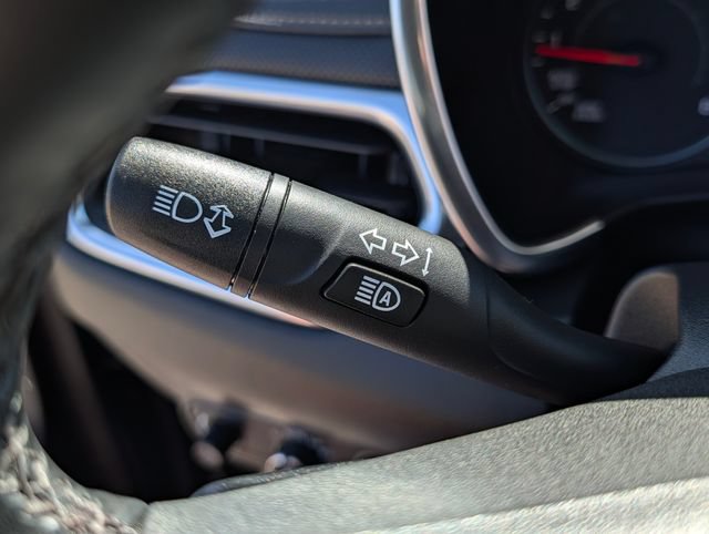Used 2023 Chevrolet Equinox Premier AWD/4WD image 32