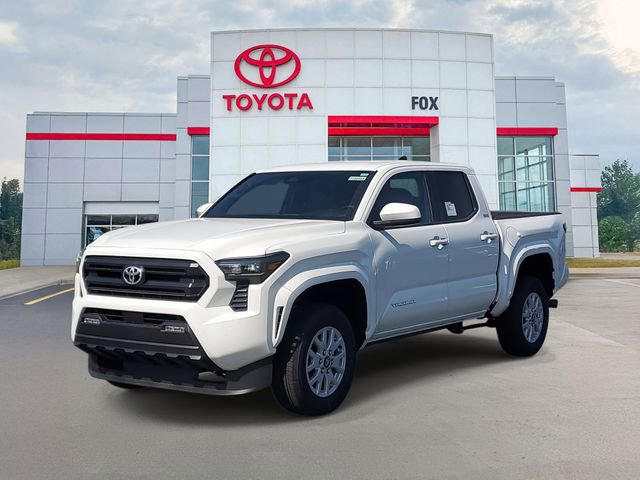 Used 2025 Toyota Tacoma SR5 image 2