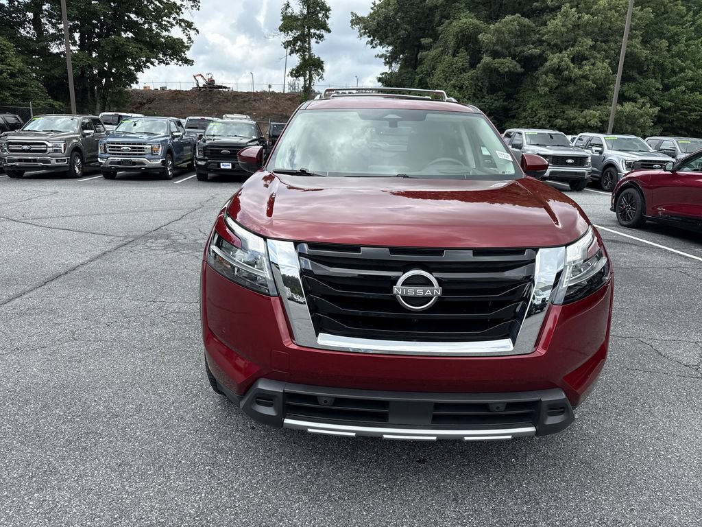 Used 2023 Nissan Pathfinder Platinum AWD/4WD image 2