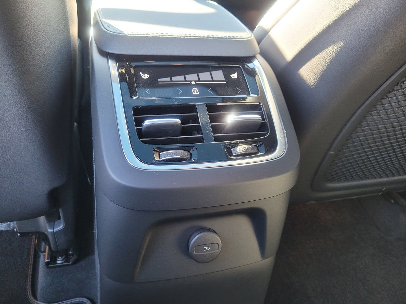 Used 2024 Volvo XC90 T8 Ultimate image 15