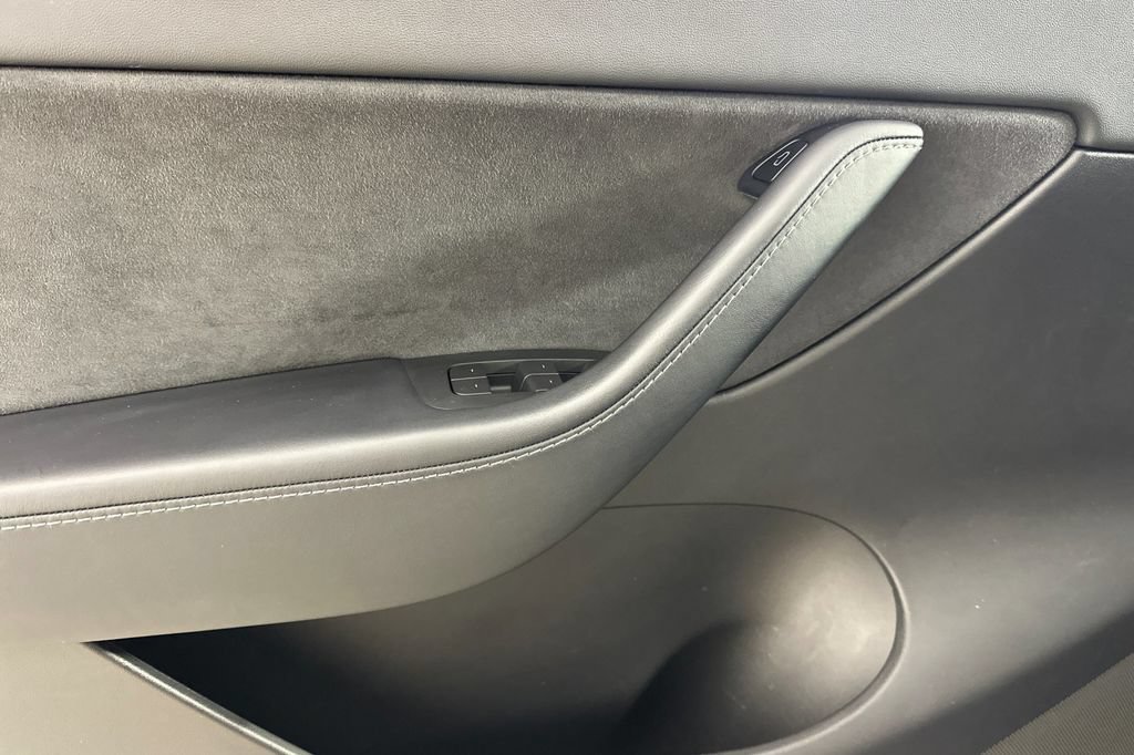 Used 2021 Tesla Model Y Long Range AWD/4WD image 11