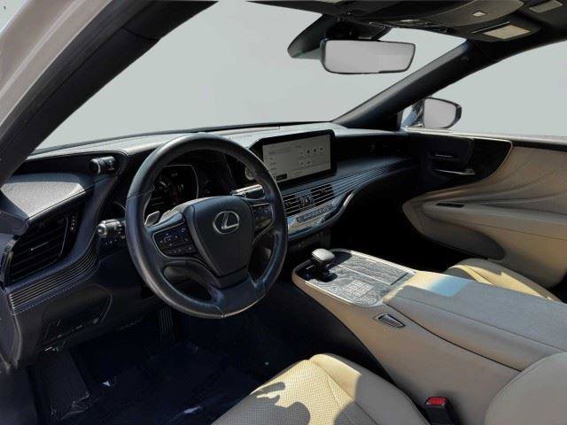 Used 2023 Lexus LS 500 w/ Accessory Package (Z2) RWD image 22