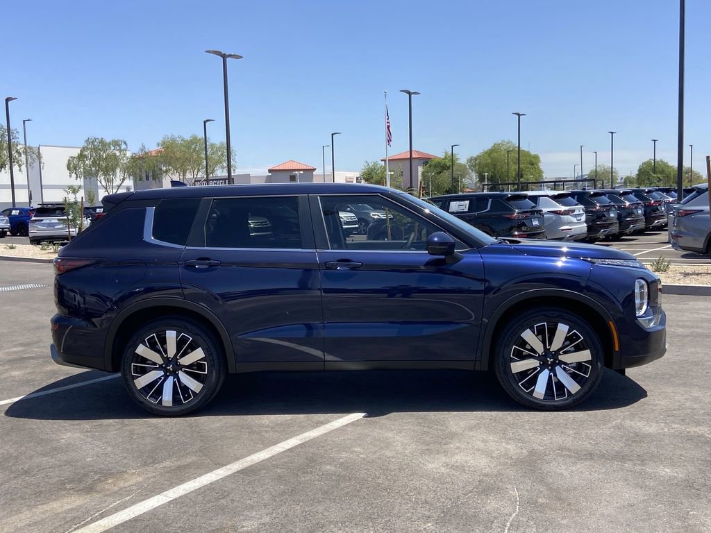 New 2026 Mitsubishi Outlander SE FWD image 2
