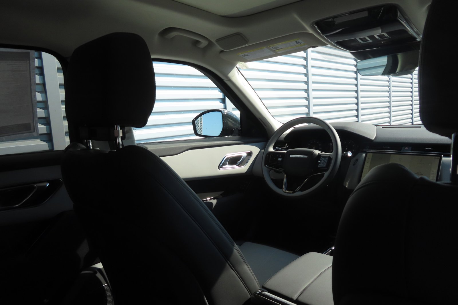 New 2025 Land Rover Range Rover Velar Dynamic SE image 22