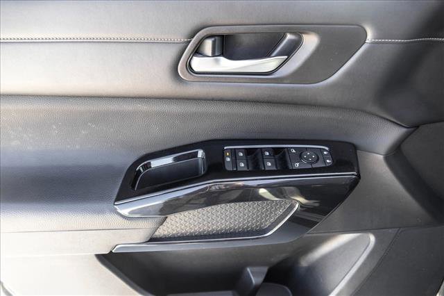 Used 2022 Nissan Pathfinder SV image 13