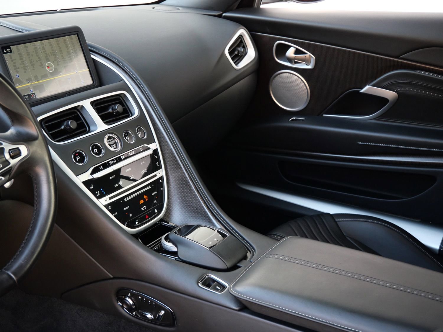 Used 2018 Aston Martin DB11 V12 image 10