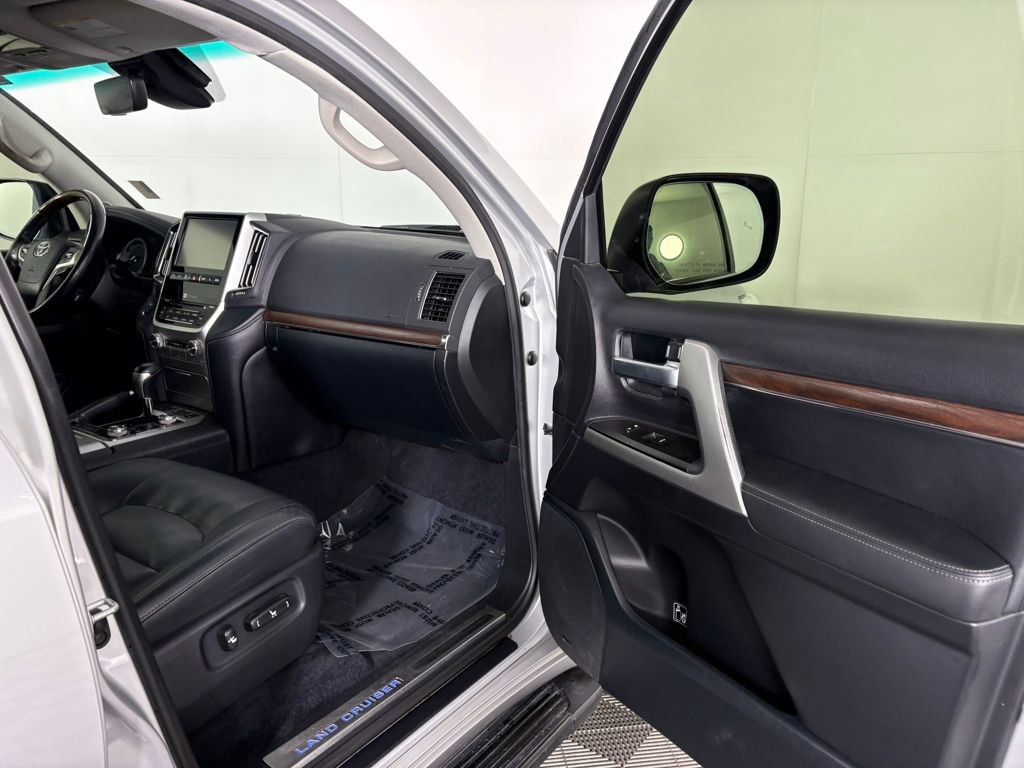 Used 2016 Toyota Land Cruiser AWD/4WD image 34