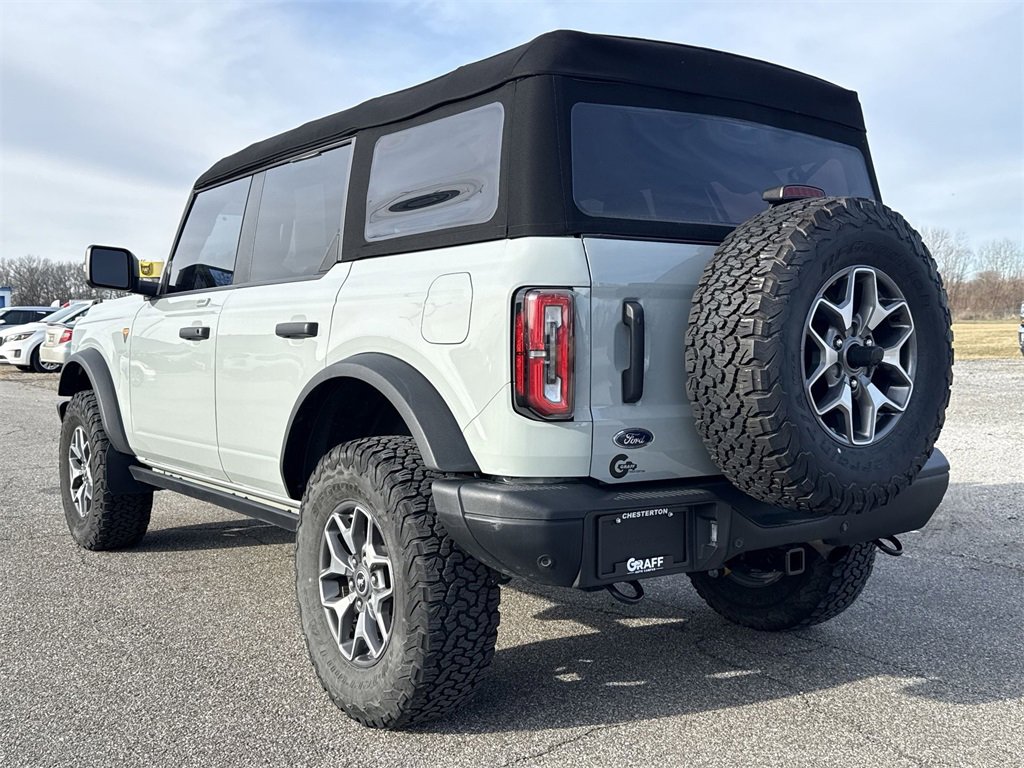 Used 2023 Ford Bronco Badlands image 6