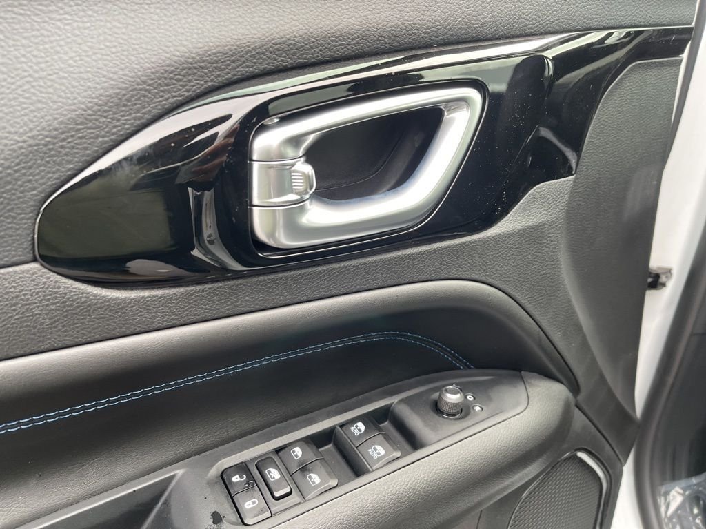New 2026 Jeep Compass Latitude AWD/4WD image 12