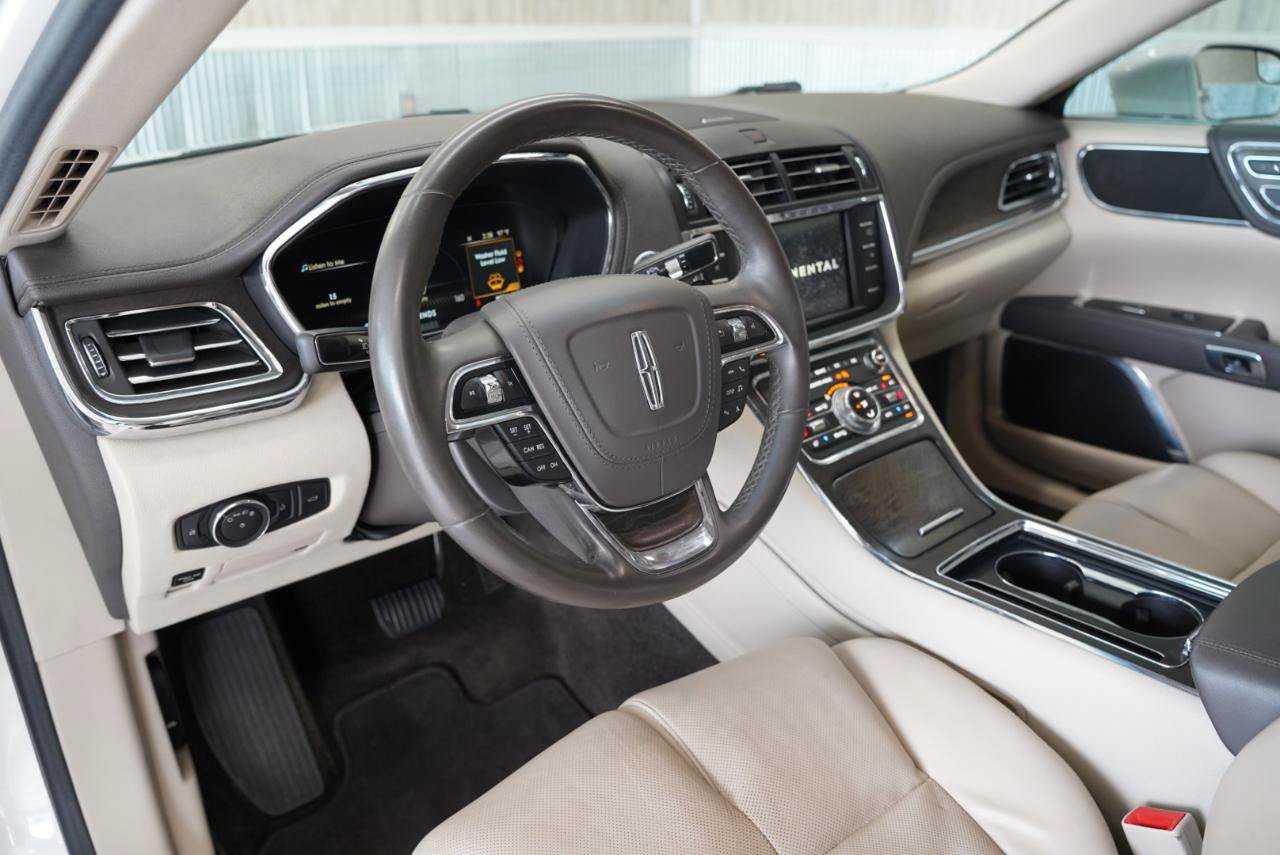 Used 2018 Lincoln Continental Select w/ Continental Climate Package FWD image 11