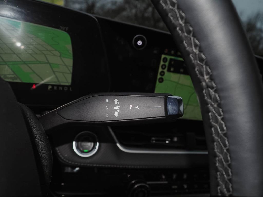 Certified 2025 Chevrolet Equinox LT image 30