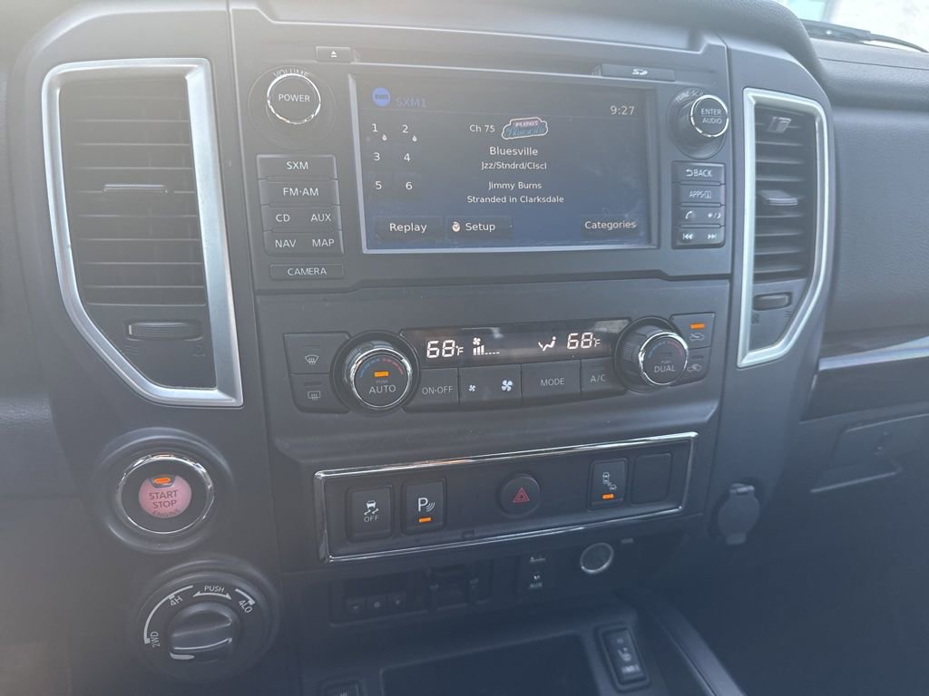 Used 2018 Nissan Titan SV w/ SV Convenience Package image 16