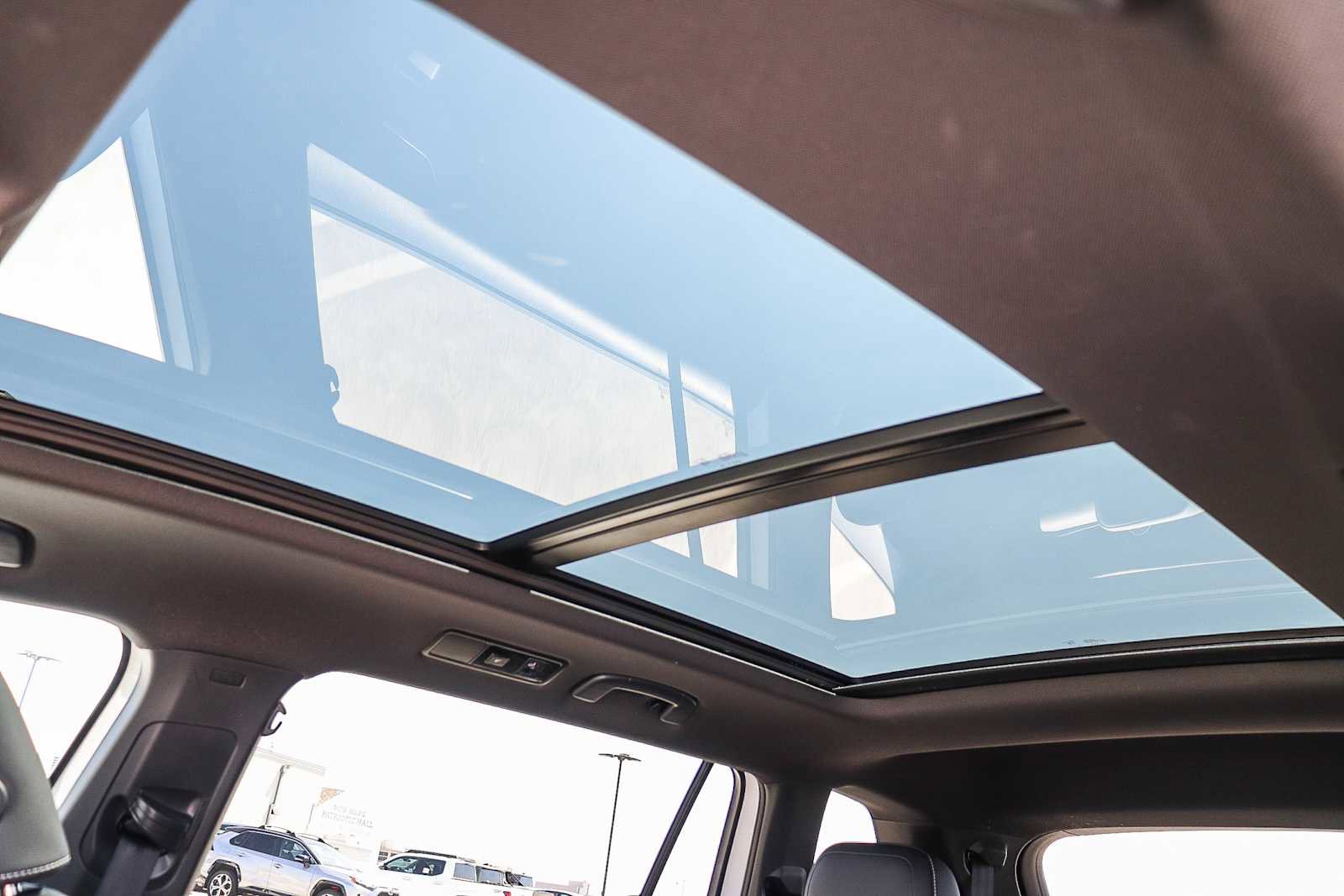 Used 2023 Volkswagen Tiguan SE R-Line FWD image 28