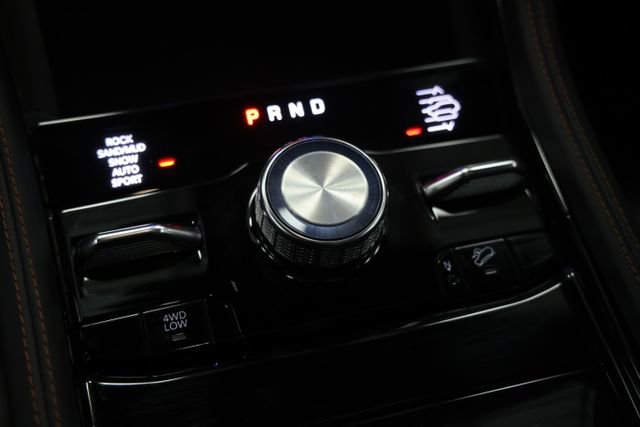 Used 2022 Jeep Grand Cherokee Summit AWD/4WD image 30