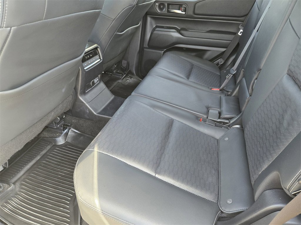 Used 2025 Toyota Land Cruiser image 31