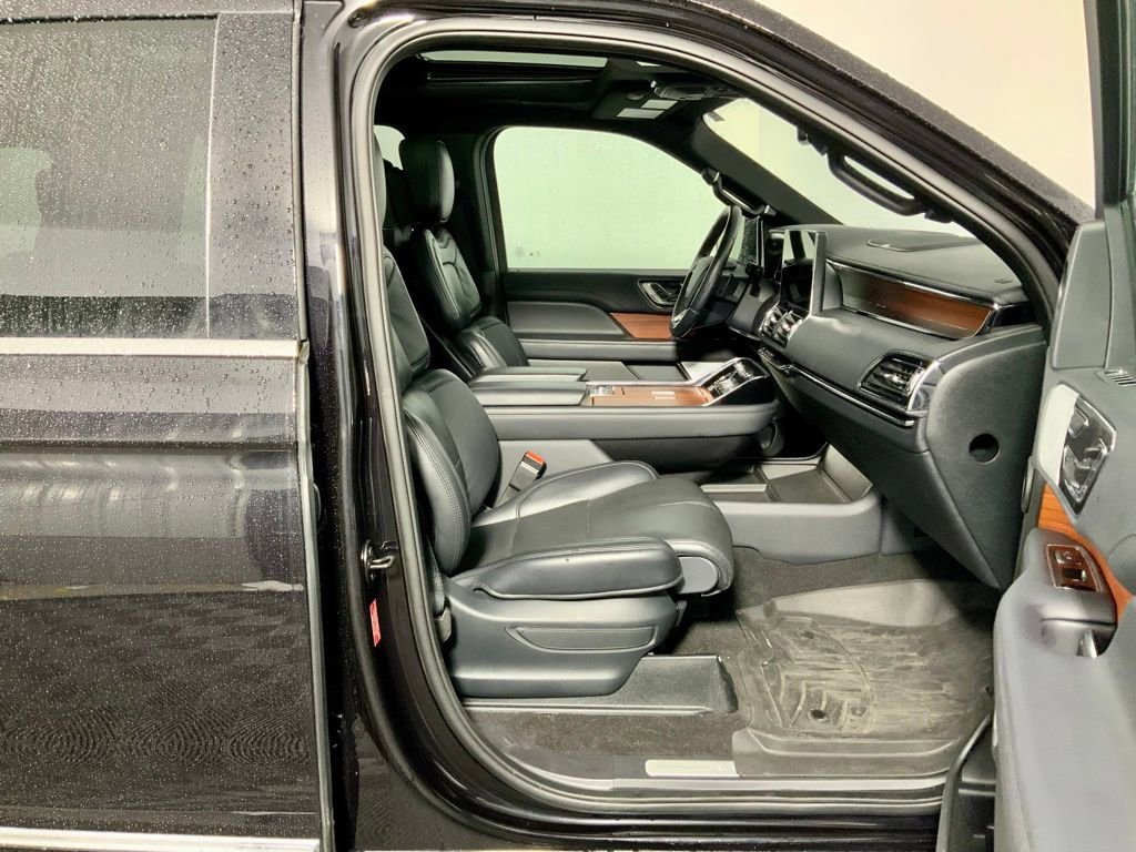 Used 2024 Lincoln Navigator Reserve image 35