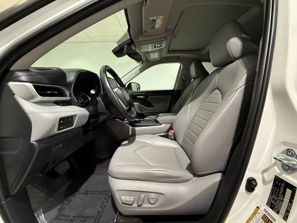 Used 2023 Toyota Highlander XLE AWD/4WD image 13