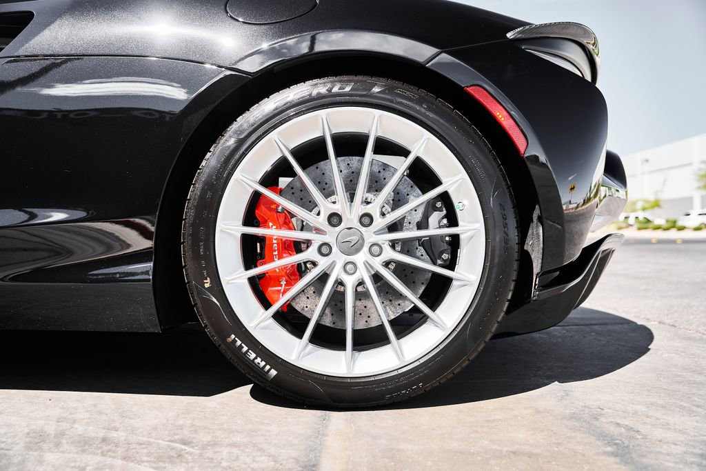 Used 2024 McLaren Artura RWD image 17
