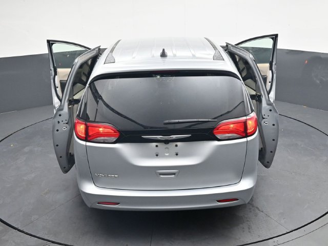 Used 2023 Chrysler Voyager LX FWD image 41
