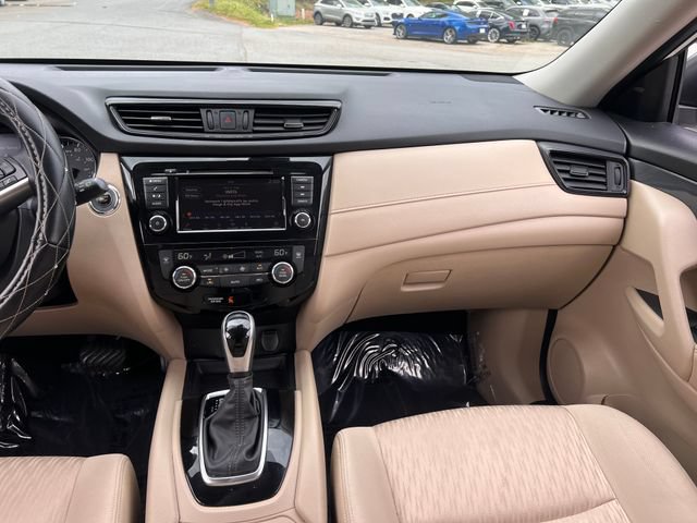 Used 2020 Nissan Rogue SV FWD image 14