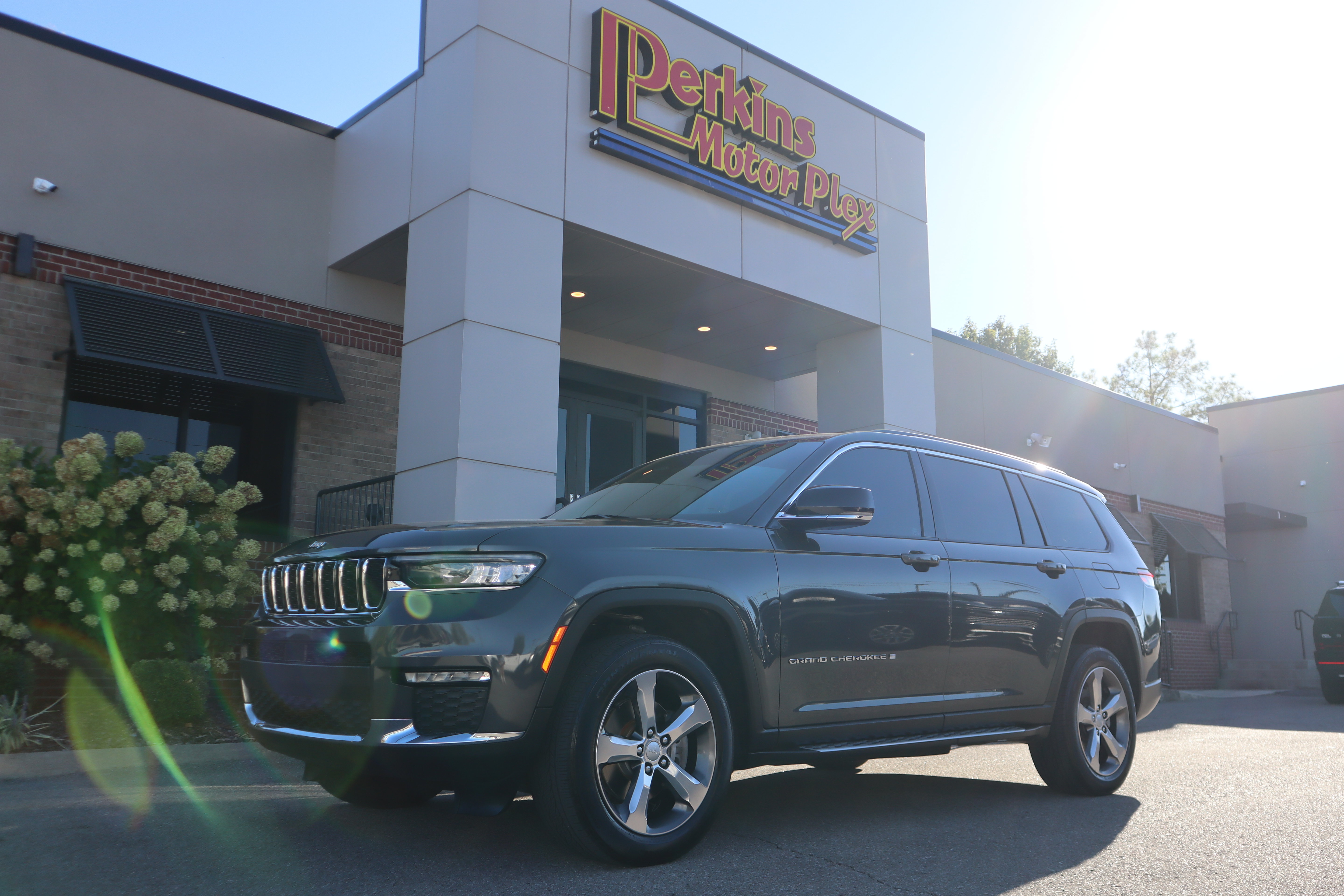 Used 2021 Jeep Grand Cherokee L Limited AWD/4WD image 36