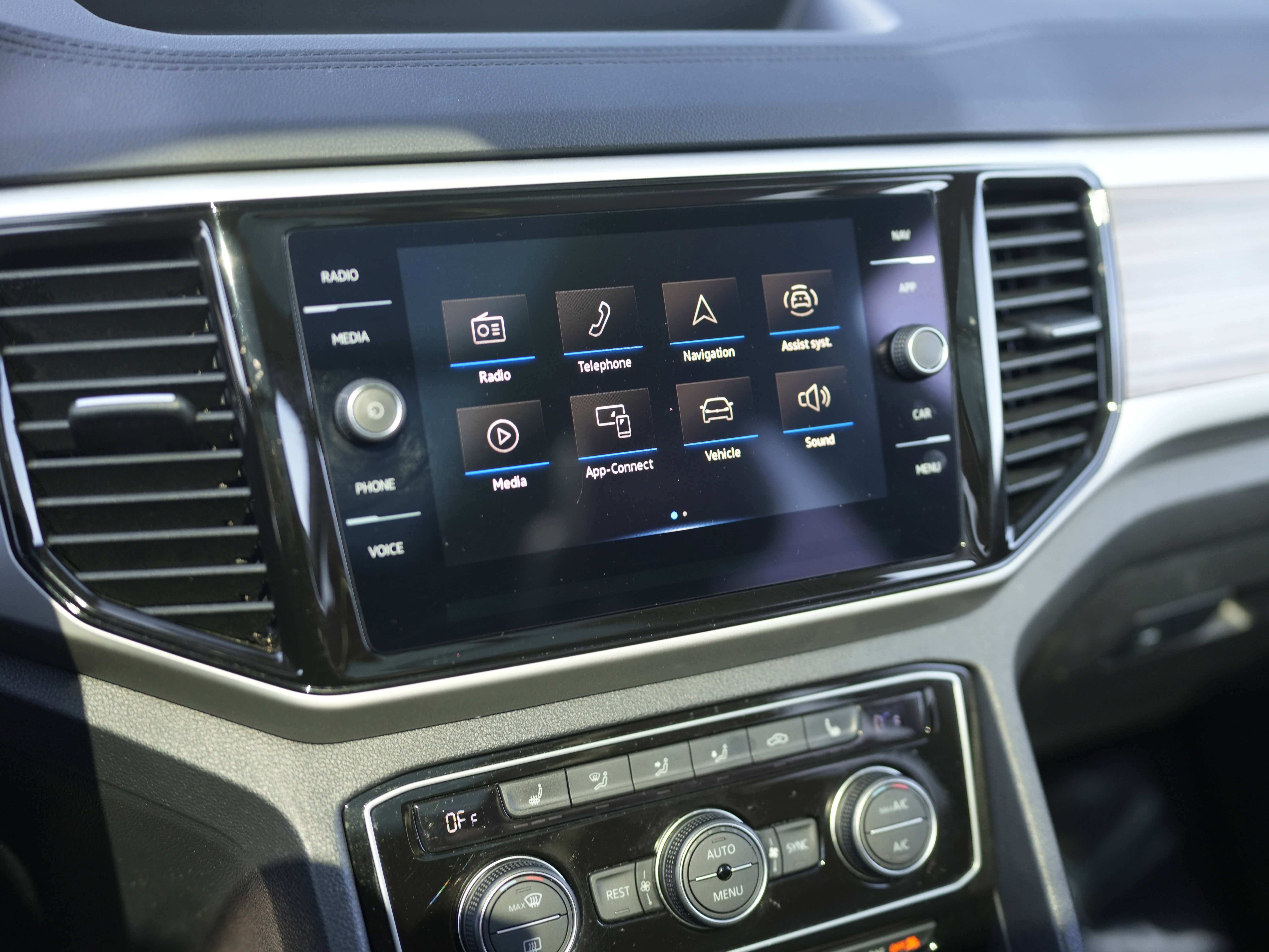 Certified 2023 Volkswagen Atlas SEL image 14