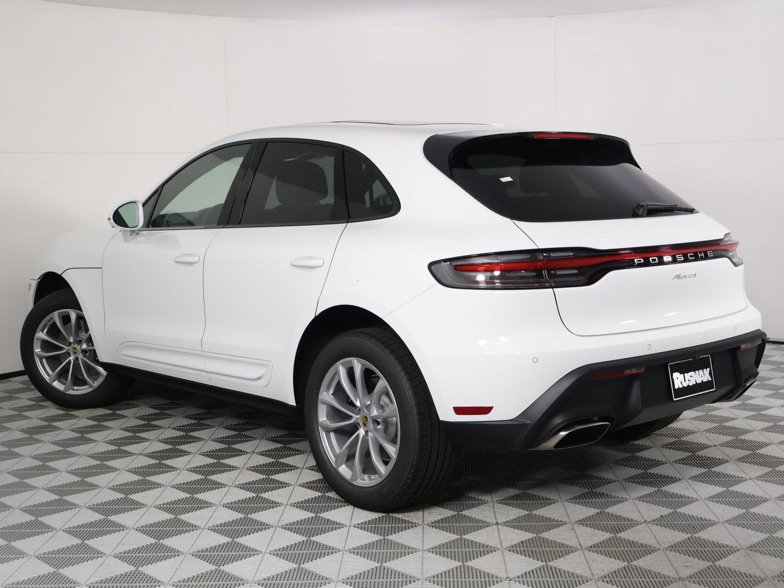 New 2026 Porsche Macan AWD/4WD image 3