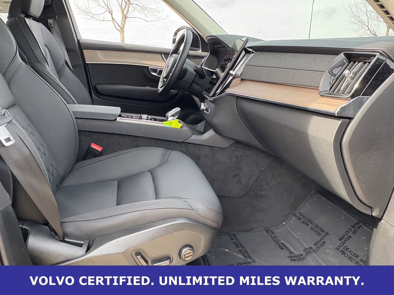 Certified 2025 Volvo XC90 B6 Plus image 40