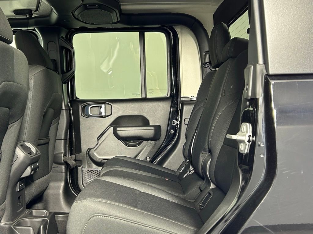 Used 2022 Jeep Gladiator Willys AWD/4WD image 15