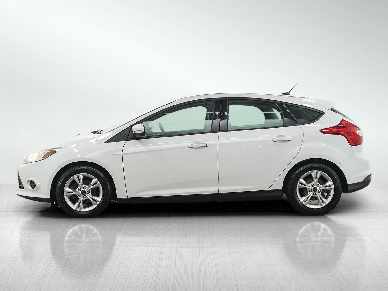 Used 2014 Ford Focus SE FWD image 2
