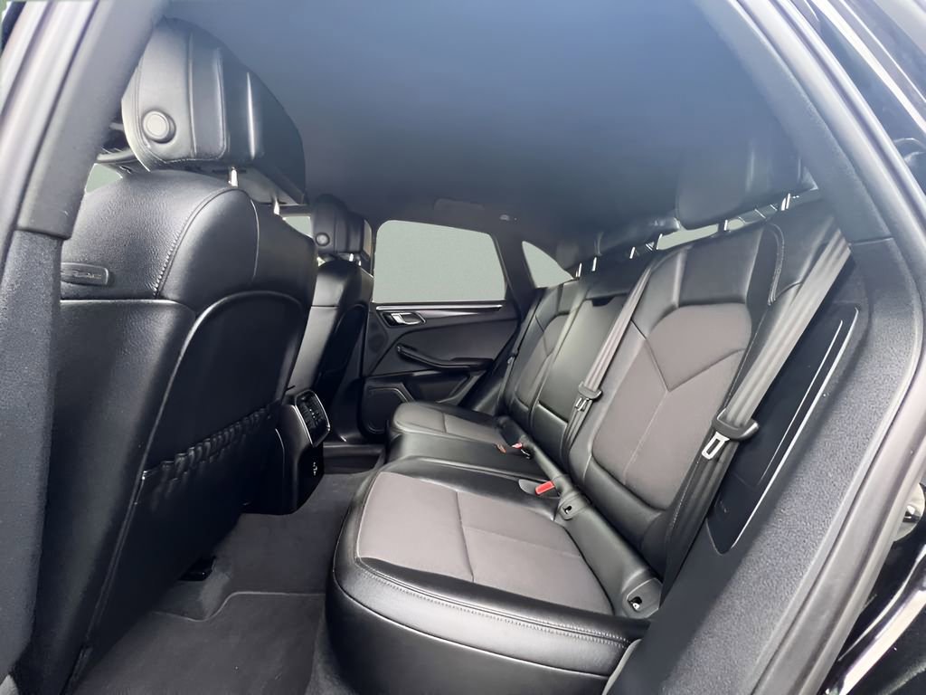 Used 2024 Porsche Macan T AWD/4WD image 21