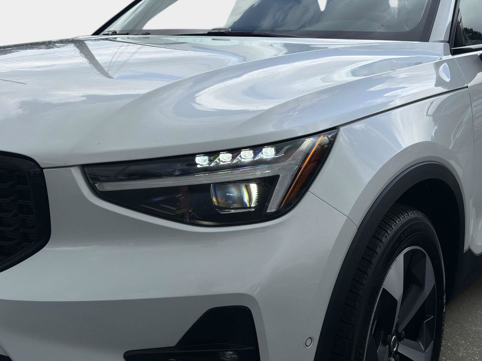 Used 2026 Volvo XC40 B5 Plus AWD/4WD image 9