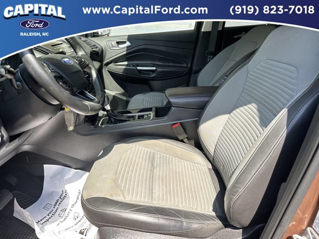 Used 2017 Ford Escape SE w/ SE Sport Appearance Package AWD/4WD image 19