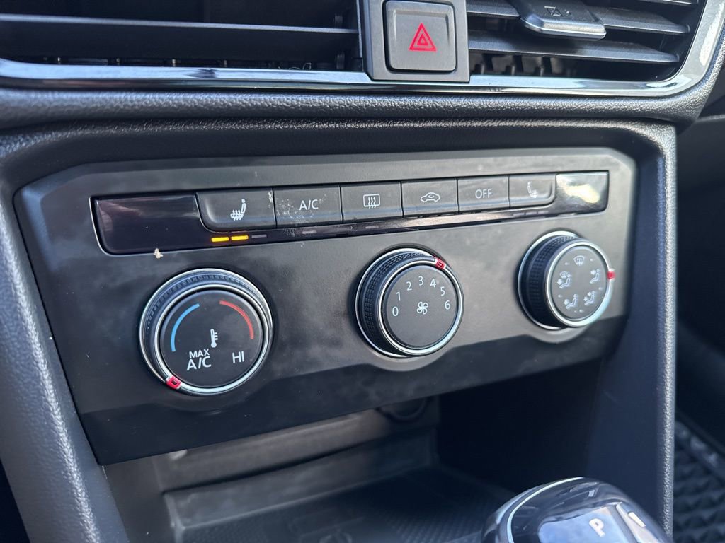 Certified 2022 Volkswagen Taos SE w/ Panoramic Sunroof Package image 19